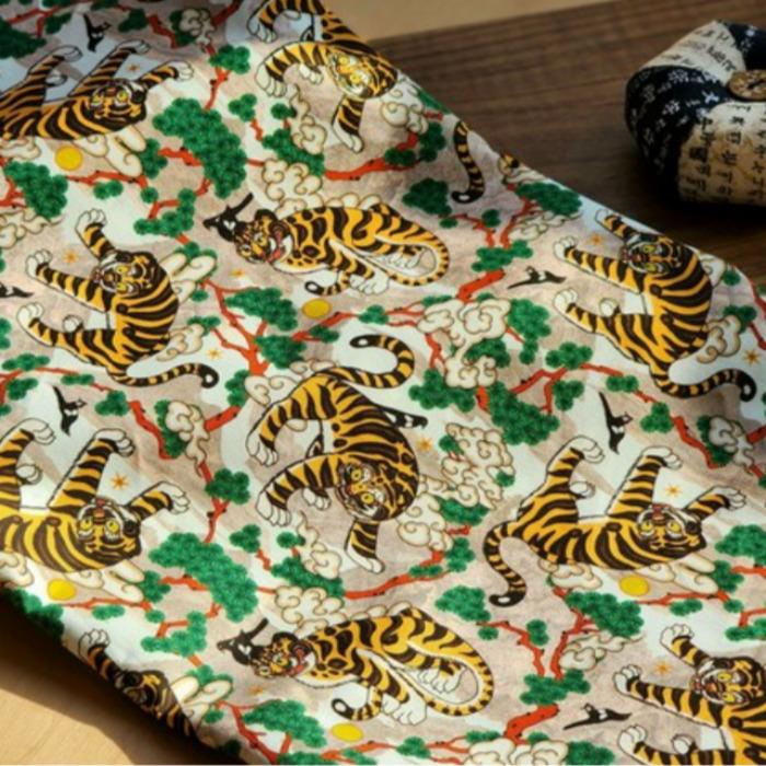 K-Masterpiece Series No. 61 – Hojakdo Traditional Korean Pattern Fabric (with Jeongseon)110x90