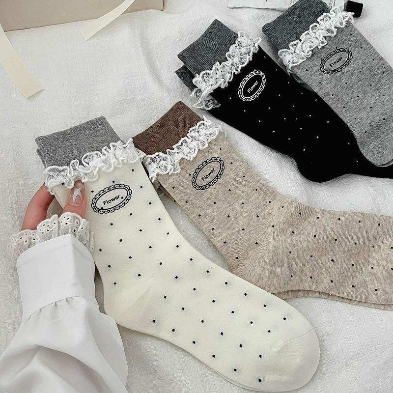 Ladies Spring and Autumn Sweet Polka Dot Lace Lace Boneless Medium Tube Pile Pile Socks