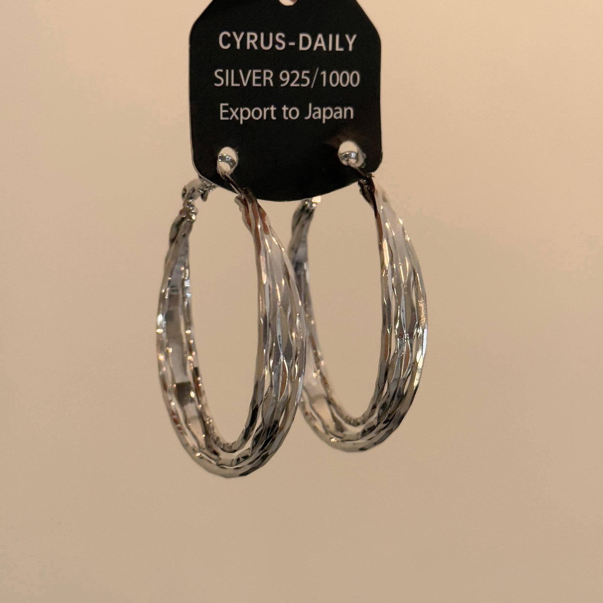 

Персонализированные модные простые серьги класса люкс s9 темпераментные универсальные серьги с холодным ветром