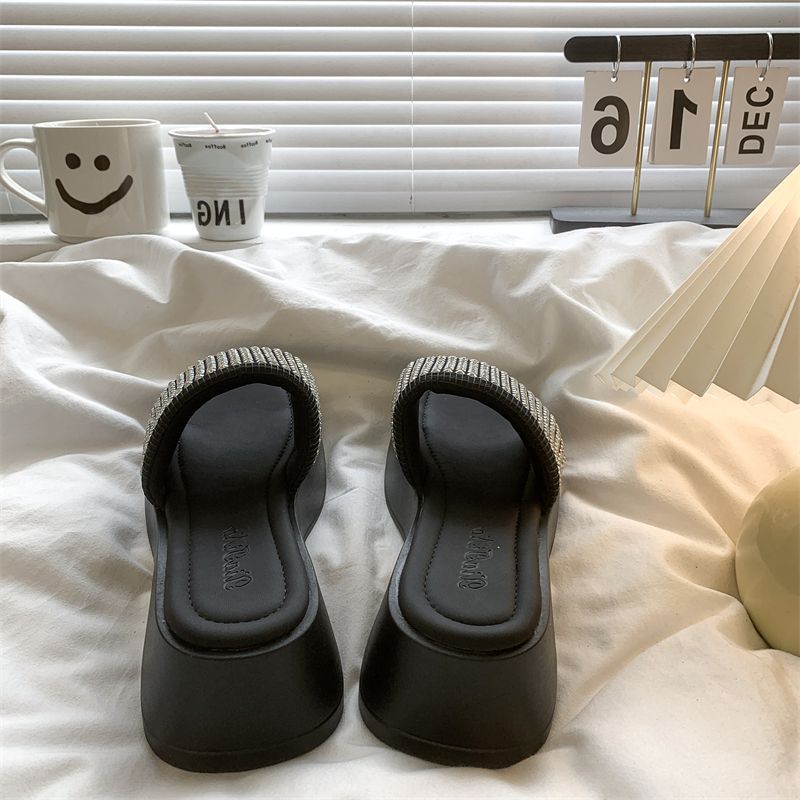 Thick-soled heightening word with slippers women's summer wear rhinestone muffin shoes 2025 slope heel fashion sandals women's shoes