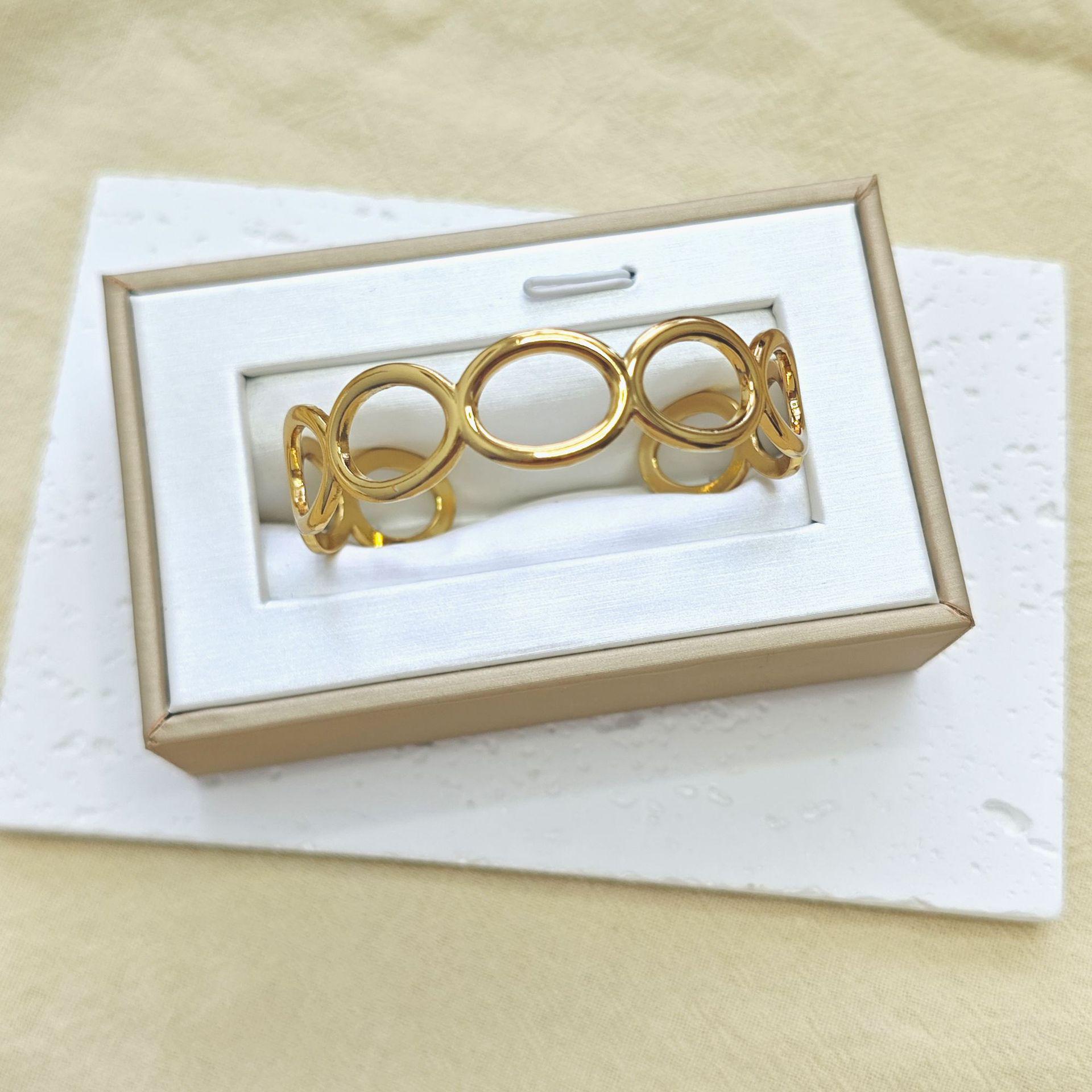 European-Style Open Golden Hollow Ring Bangle: Women s Simple, Unique Design Jewelry золотой