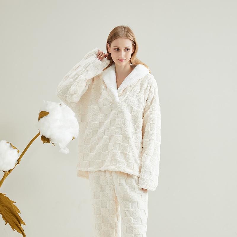 Plus Size Women's New Coral Velvet Autumn and Winter Home Wear Long Sleeve Thick Pajamas Set