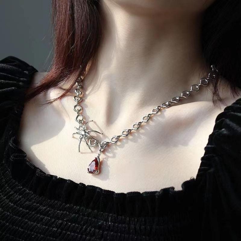 Spider Pendant Long Necklace Vintage Gothic Spider Blood Drop Clavicle Chain for Women Halloween Jewelry Gift Ornament