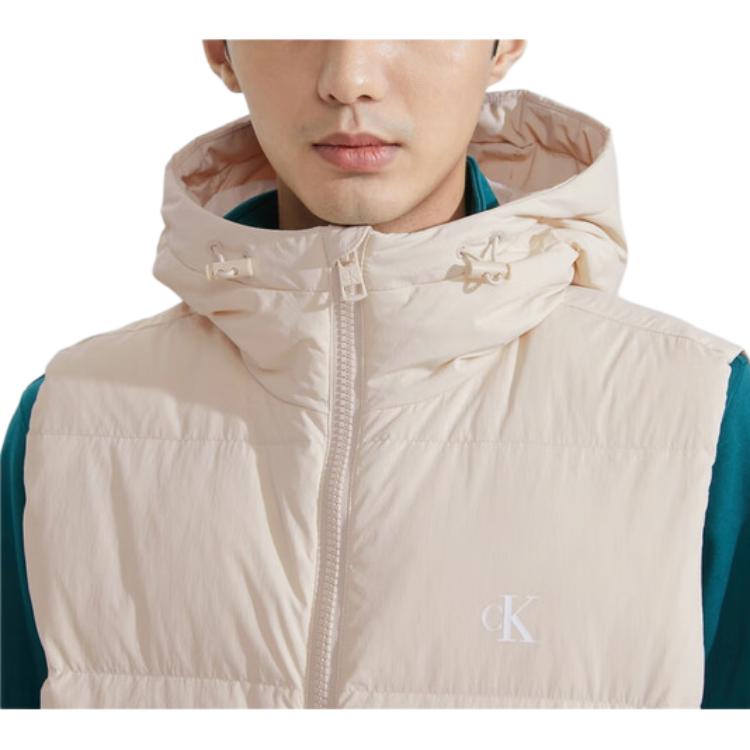 Calvin Klein Outdoor Minimalistische Daunenweste mit Kapuze und Print Unisex Westen Milk J324344-AFC