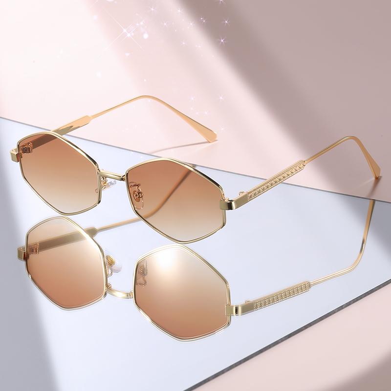 Shiny Gold Geometric Sunglasses: Gradient Pink Lenses, Retro Octagon Frame for Beach & Fashion Outfits