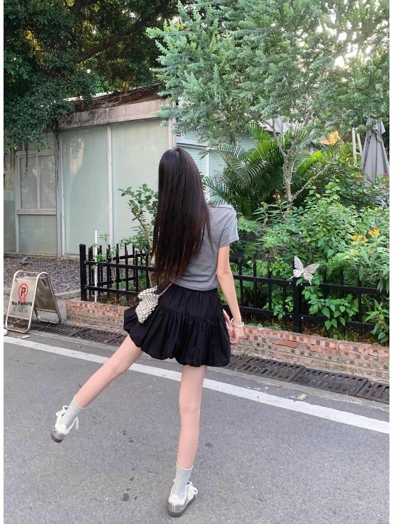 Dam Högmidjad A-linjeformad Vit Midikjol med Rosett & Blomknoppsdesign