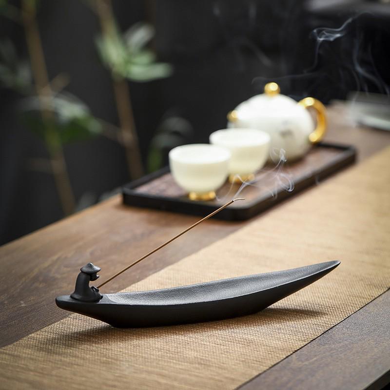 Black Pottery Lotus Leaf & Flower Ceramic Incense Holder - Creative Ruyi Buddha Design for Home Decor