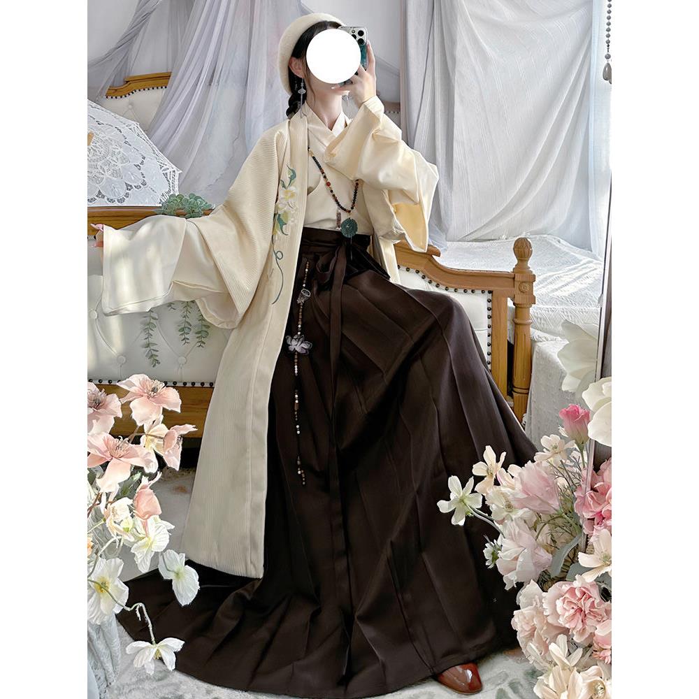 Hanfu im chinesischen Song-Dynastie-Stil, modifizierter langer Bei Zi und verdickter Faltenrock für den Alltag