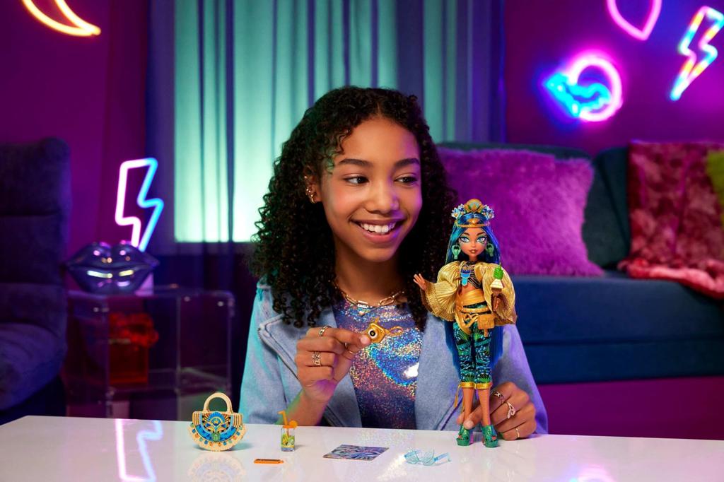 Monster High Monster Fest Cleo De Glam Outfits Band Statement Bags and Dolls, Nile, & Festival-themed Accessories, Snacks, Posters, More.