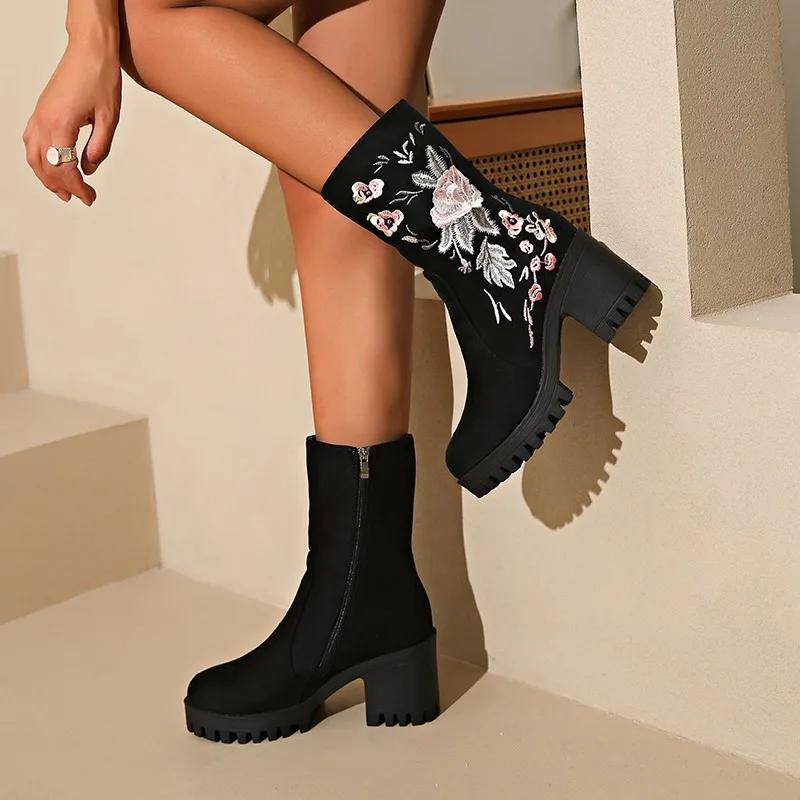 Broderte Blomster Høye Hæler Ankelstøvletter Semsket Skinn Kraftige Damesko 2025 Trend Nye Elegante Komfortable Chelseastøvletter Goth Botas Mujer