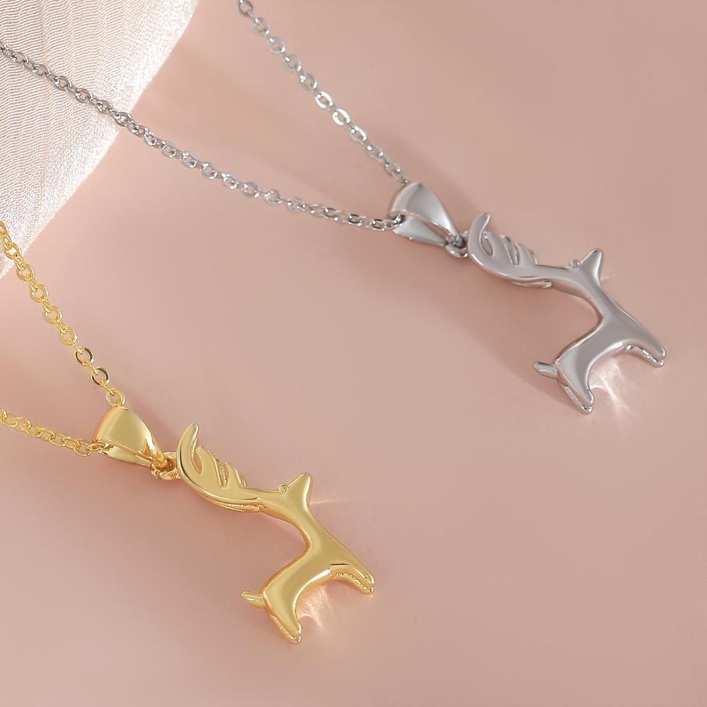 Korean-Style Gold-Plated Elk Pendant Clavicle Necklace - Sweet Christmas Gift
