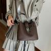 Premium texture portable bucket bag women's 2025 autumn and winter new armpit bag versatile commuter lychee pattern messenger bag