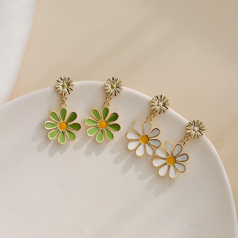 New Korean Daisy Flower Bee Stud Earrings For Women Sunflower Butterfly Zircon Asymmetrical Earring Party Jewelry Gift