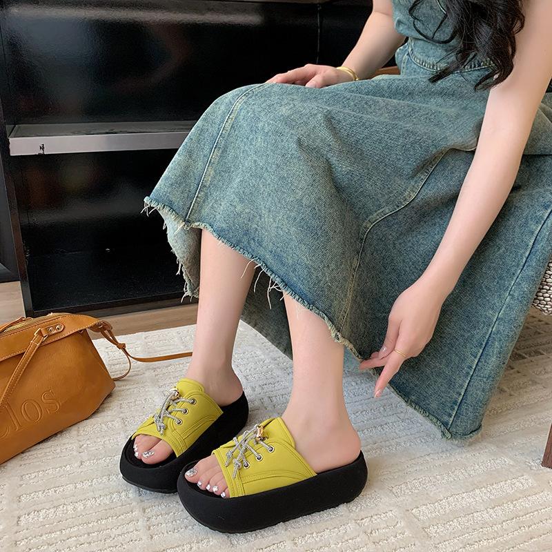 Muffin thick-soled cool slippers women's summer wear 2025 new versatile heightening beach one-word drag sports and leisure sandals