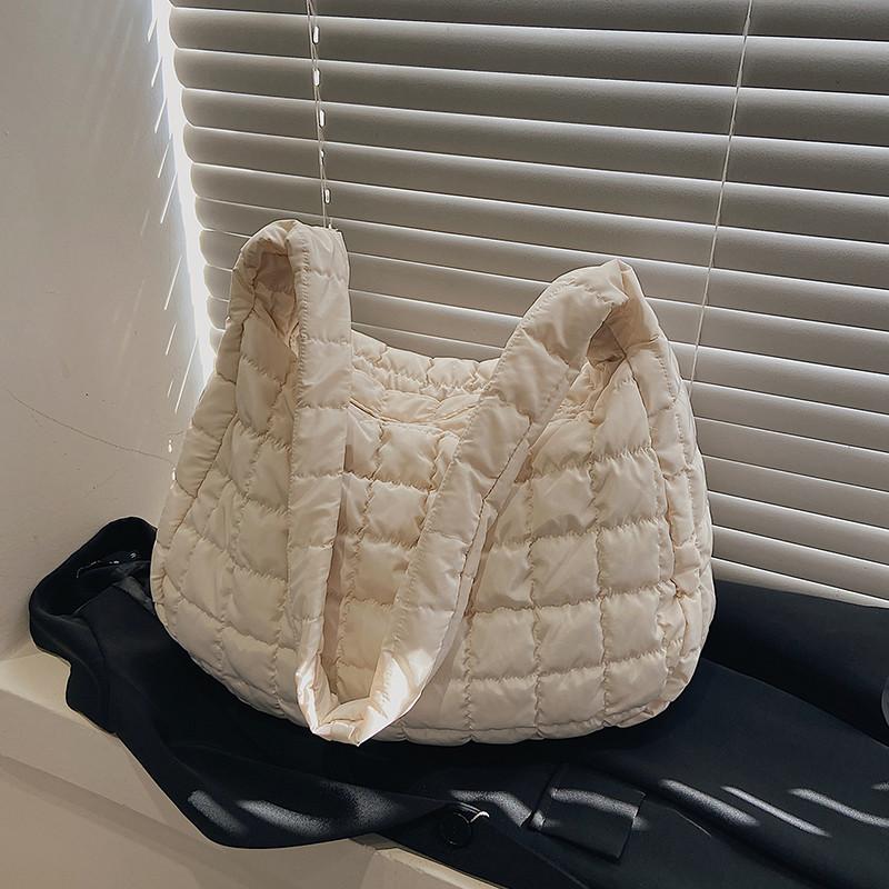 IELGY Large-Capacity Casual Cross-Body Padded Bag