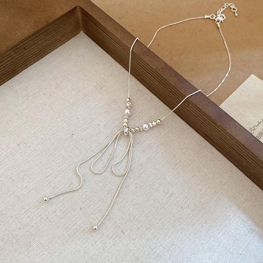 Retro Irregular Bow & Heart Tassel Necklace - Cool Versatile Clavicle Chain for Autumn & Winter