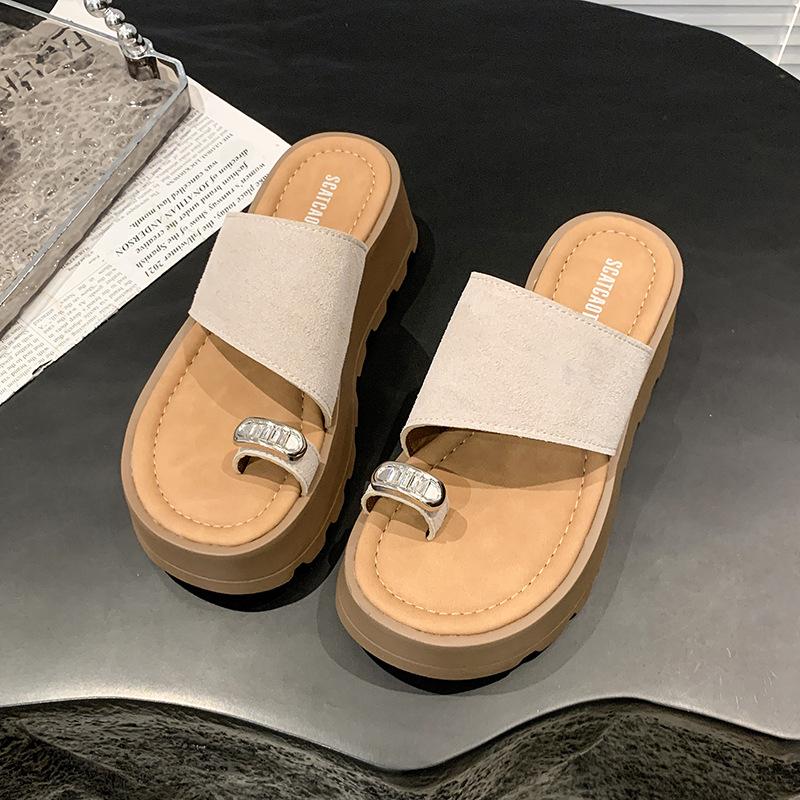 Thick-bottomed cool slippers for summer wear 2025 new versatile retro rhinestone sets toe sandals