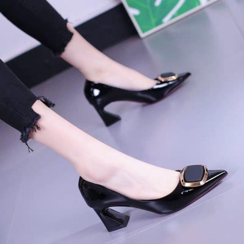 

Spring and autumn new shallow patent leather pointed thick heel high heels elegant glossy high heel casual horseshoe heel 35 чёрный