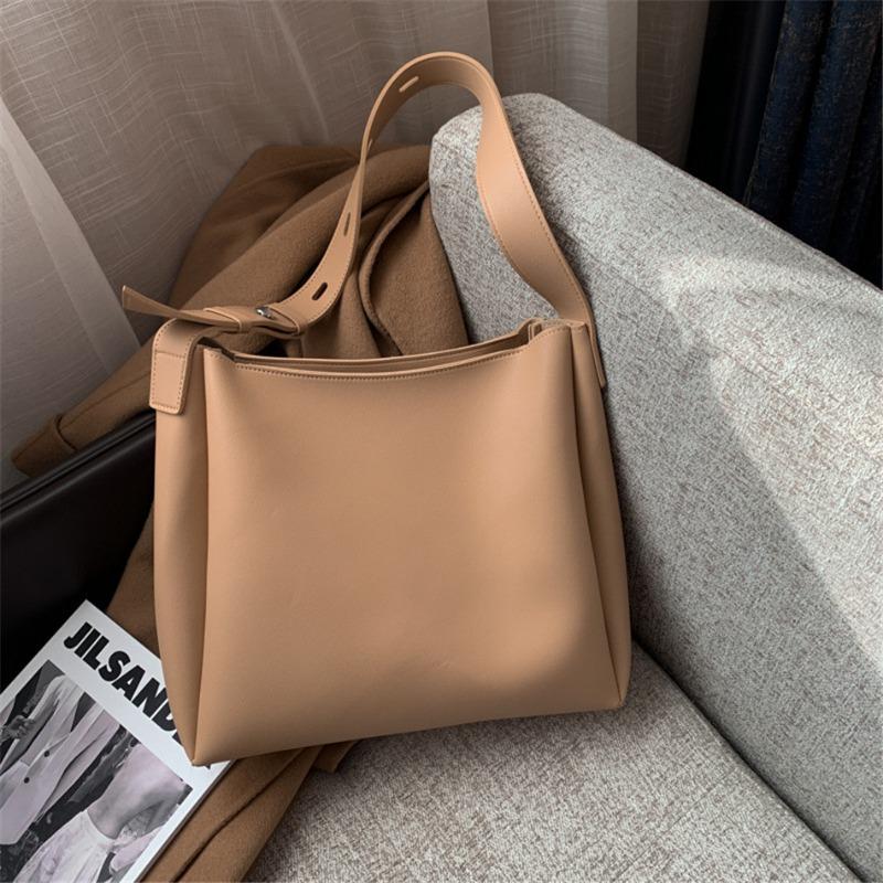 Guangzhou High-quality Women's Bag Generation Large-capacity Commuter Bag Leather Shoulder Tote Mother and Child Bag