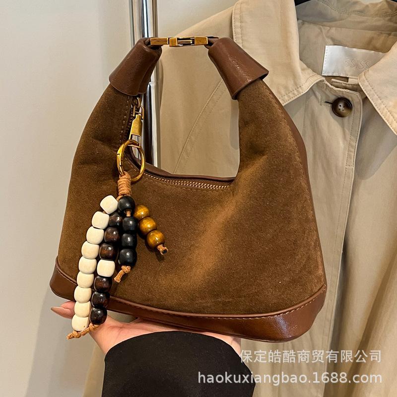 Premium sense niche bag women's autumn and winter 2025 new matte retro messenger bag casual explosion portable dumpling bag