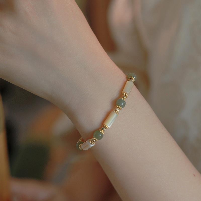 

Elegant and gentle natural Hetian jade bracelet for women, vintage light luxury niche white butterfly shell bamboo knot bracelet jewelry Hetian jade and white mot