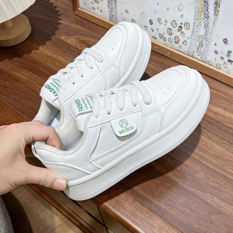 Ultra-light little white shoes women's 2025 new spring and autumn versatile platform student leisure sports board shoes