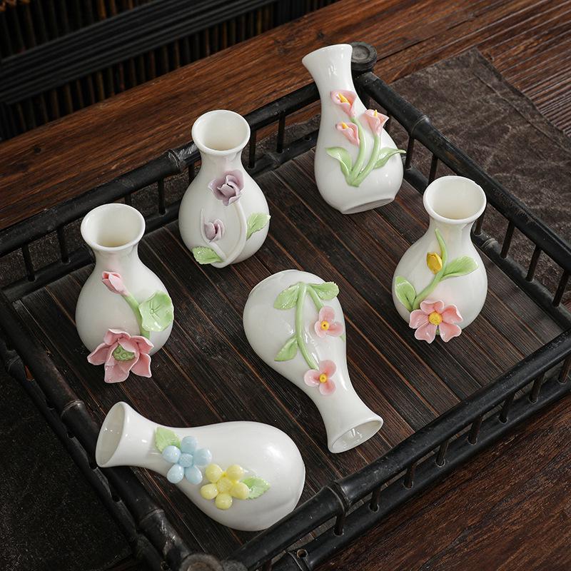 New Handmade Ceramic Pinch Flower Vase for Floral Arrangement and Home Decor