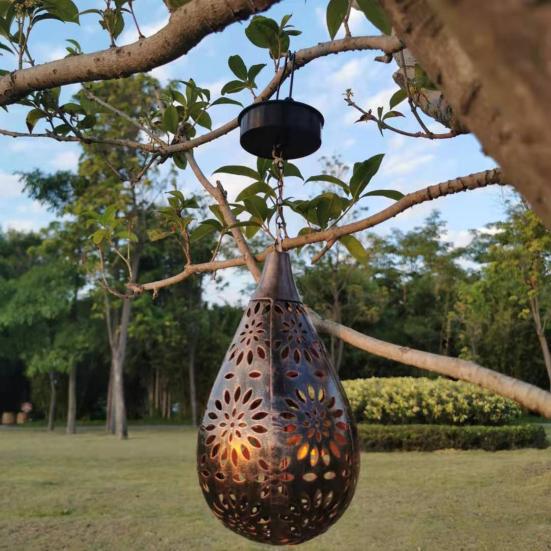 Outdoorlaterne IP44 Durchbrochene Eisenkunst Wasserdicht Lichtsteuerung Solarbetrieben Dekorative Projektionsleuchte