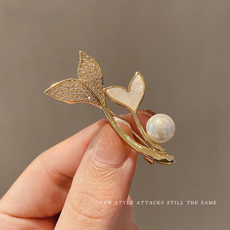 Opal Flash Diamond Bow Small Brooch Versatile Temperament Pin Anti-Light Artifact Fixed Clothes Suit Collar Pin