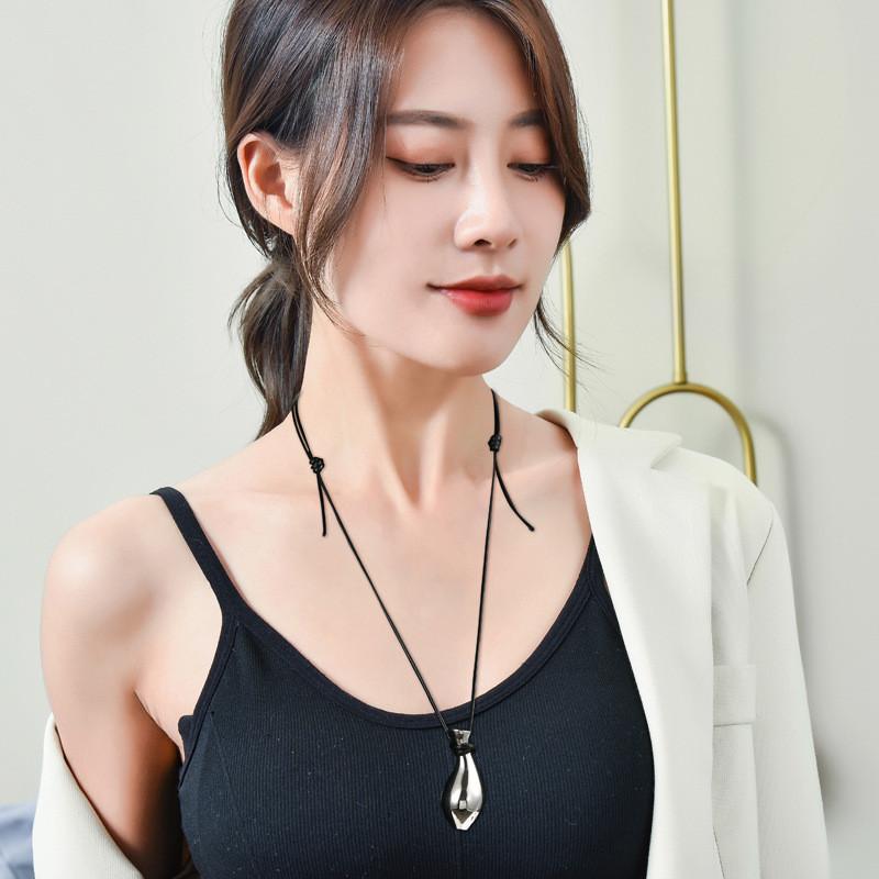 Elegant Personalized Black Rope Flower Vase Long Necklace For Women And Men Ideal For Autumn Winter Stylish Accessory For Any Outfit