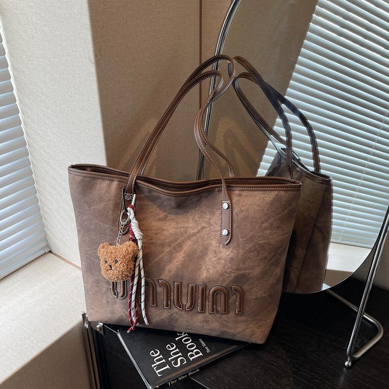 Fashion large-capacity tote bag women's new casual commuter shoulder bag retro niche design armpit bag