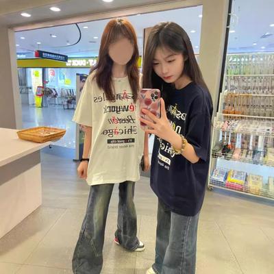Camiseta de Algodão Oversized com Estampa de Letras para Mulheres da Moda Americana High Street - Manga Curta de Verão para Casais