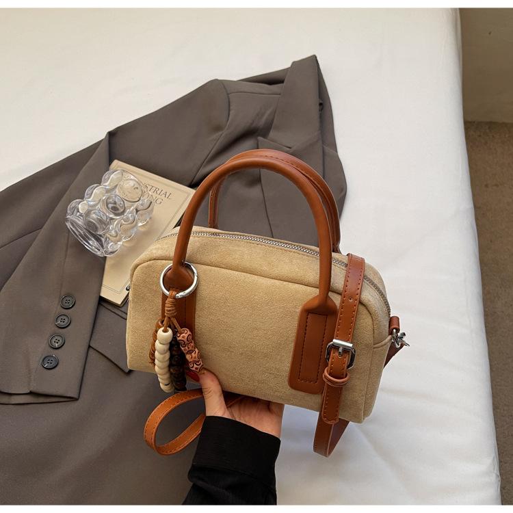 Vintage matte handbag women's 2025 new niche bowling pillow bag commuter shoulder messenger bag