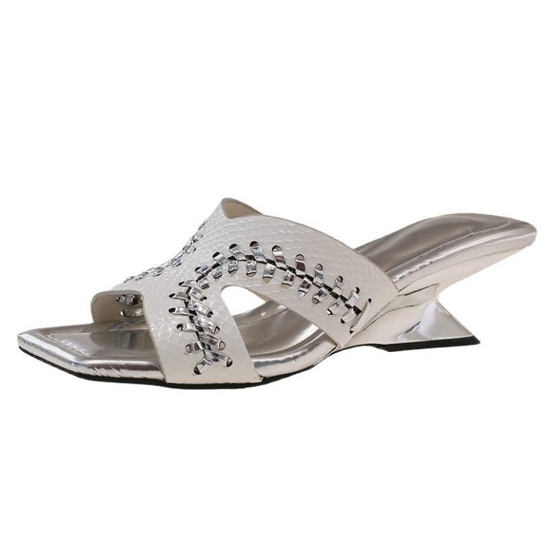 Beautiful cool slippers for women to wear summer giant good-looking not tired feet with skirts, high heels, woven temperament cool slippers