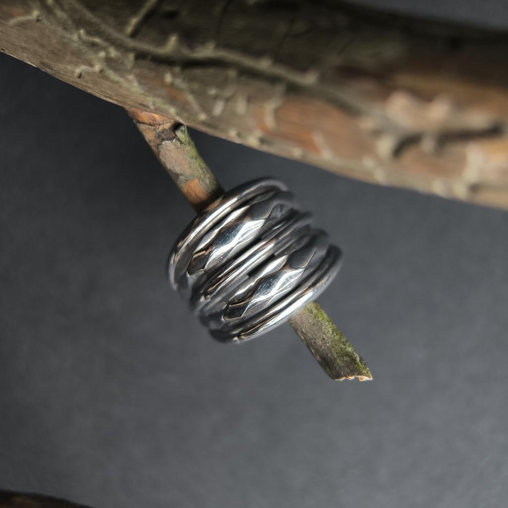Серебряное кольцо с без камней, вес изделия 5,97 гр (2199120)