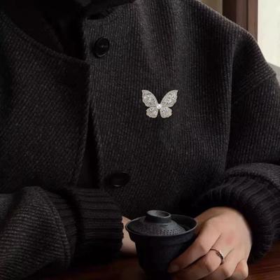 Spilla da Donna a Forma di Farfalla Tridimensionale con Perle Finte Strass per Tailleur Cappotti Maglioni Distintivo Occasioni Formali Decorativa