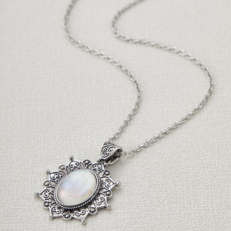 Bohemian Sunflower Moonstone Pendant Necklace Elegant Accessory for Women for Daily Wear & Parties, All-Season  Jewelry