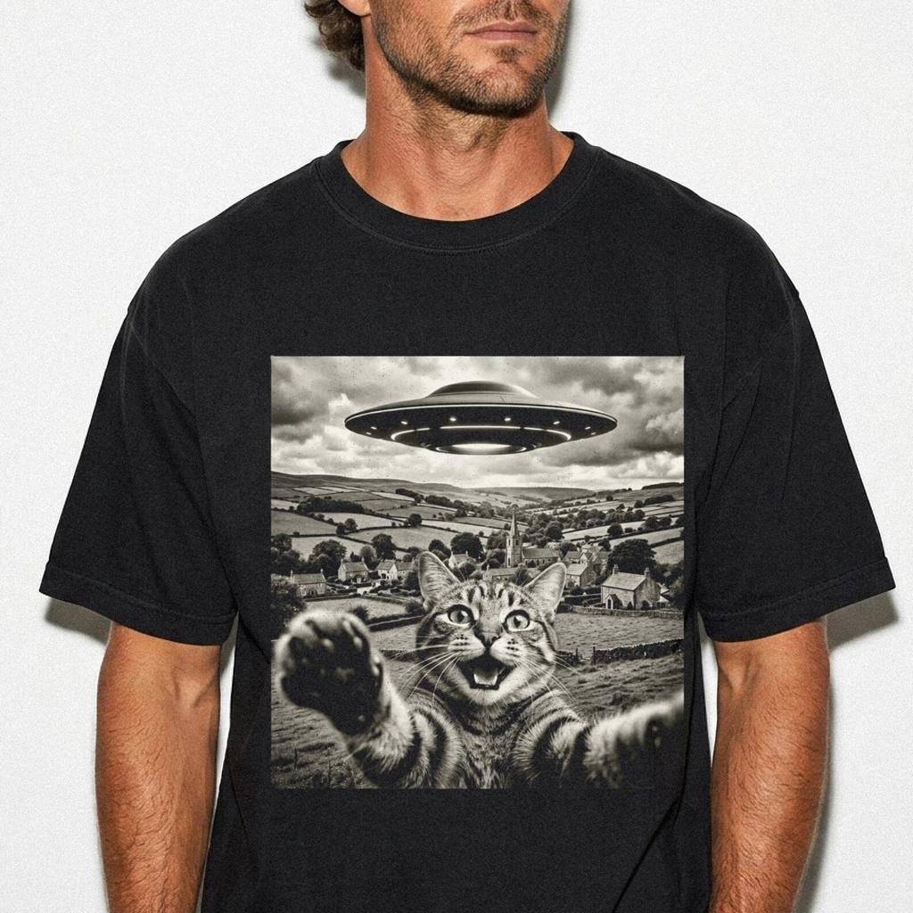 UFO Cat Western T-Shirt, Vintage Alien Graphic Tee, Retro Sci Fi Cat Top