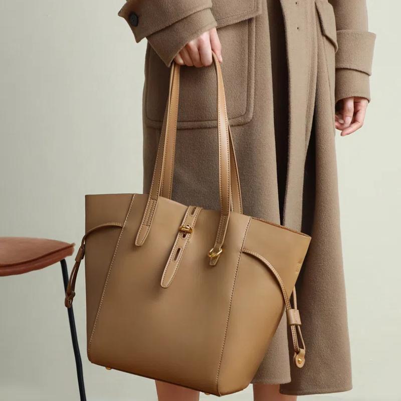 New Women's Large Capacity Cowhide Tote Bag Versatile Fashion Shoulder Bag for Commuting Work Female Trendy Bucket Handbag