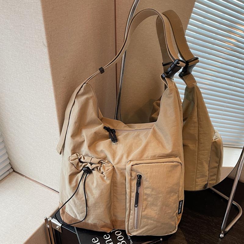 2025 Autumn Fashion Messenger Bag Men's and Women's Large-capacity Shoulder Bag Women's Niche High-value Backpack Commuter Satchel