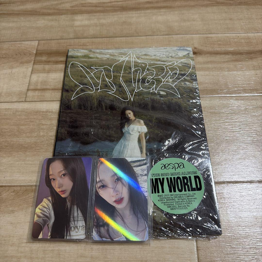 

[USED] aespa MY WORLD album with 2 trading cards