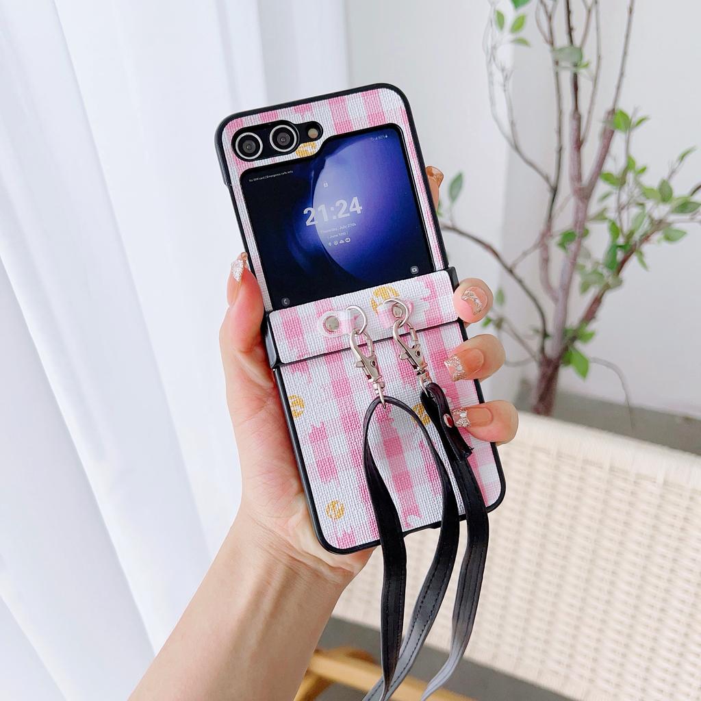 For Samsung Galaxy Z Flip7 FE 5G/Z Flip6 5G Flower and Grids Pattern PU Leather Coated PC Phone Cover with Crossbody Strap