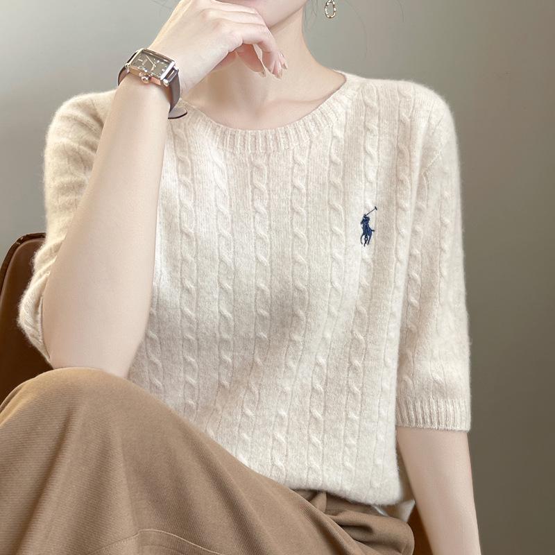 

Classic Women s Cable Knit Sweater - Autumn Round Neck with Slimming Five-Sleeve Design L