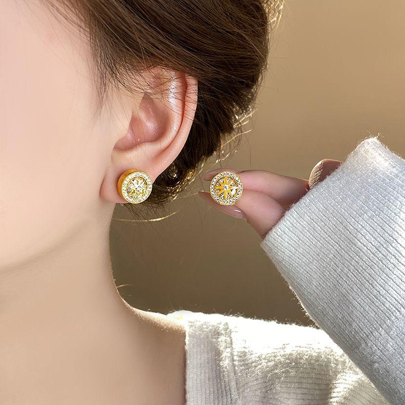 Gold Brushed Small Sugar Cube Stud Earrings for Women 2025 New Arrival Best Selling Accessible Luxury Fancy Dignified Generous Style Unique Earrings