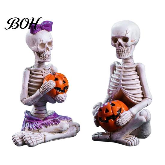 Unique Photography Props 2Pcs/Set Couple Skeleton Statues, with Pumpkin Figurines, Men Embracing Statue Women Ornaments for Halloween Table