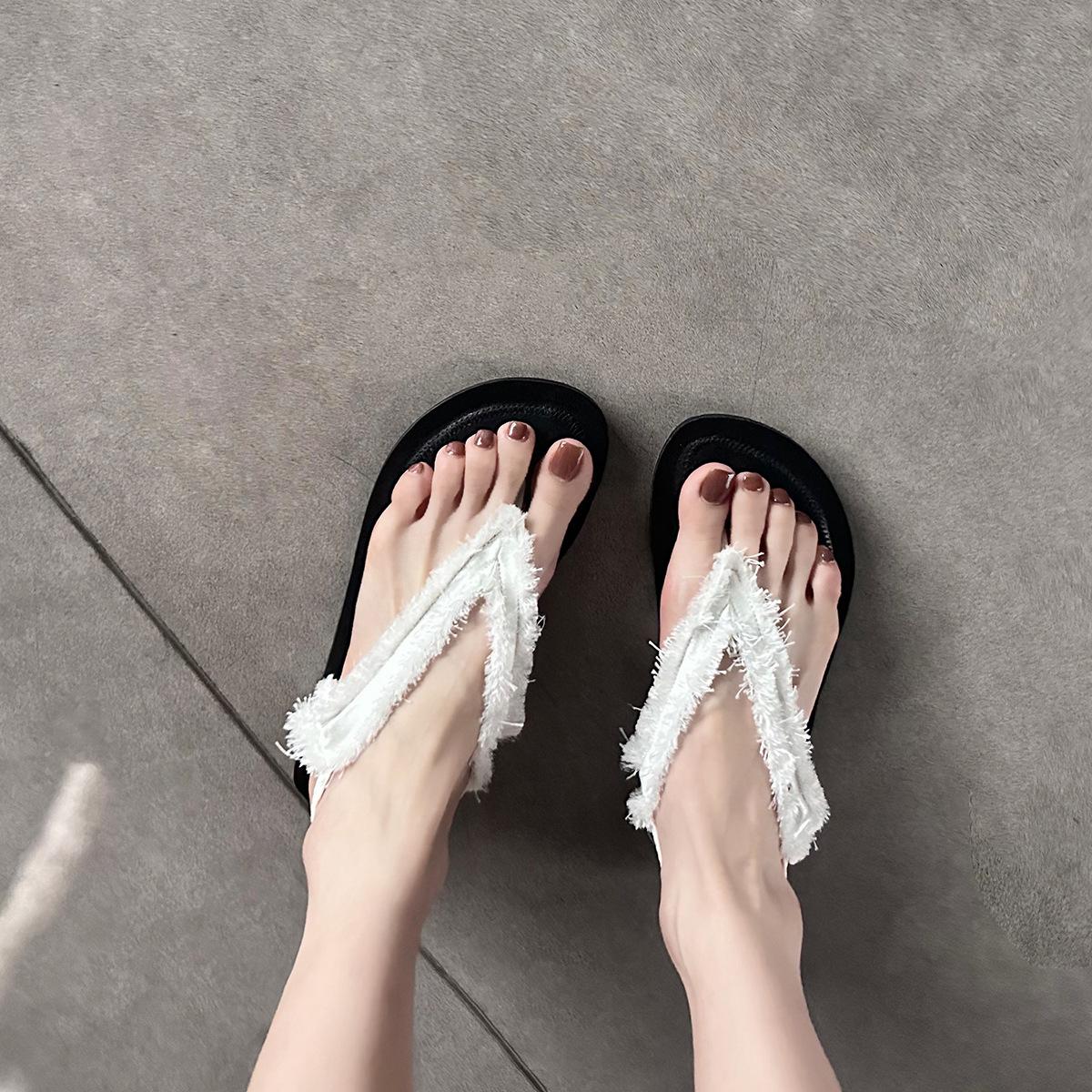 

Мать-виноград имеет те же модные шелковые сандалии с необработанным краем, на плоской подошве, с закрытым носком для женского летнего минималистичного стиля, повседневные универсальные сандалии на мягкой подошве 40 белый