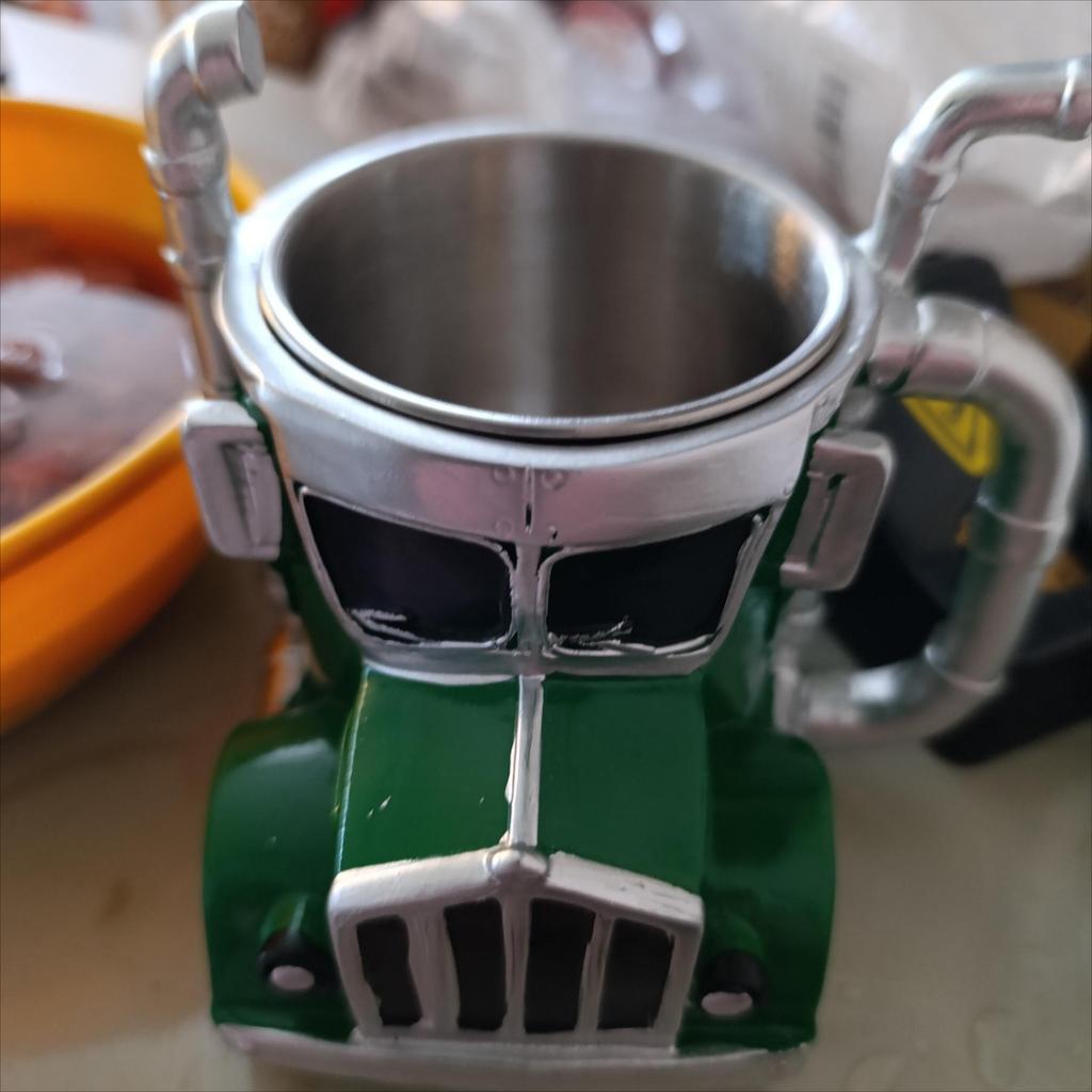 Tazza da caffè fatta a mano con motivo a camion