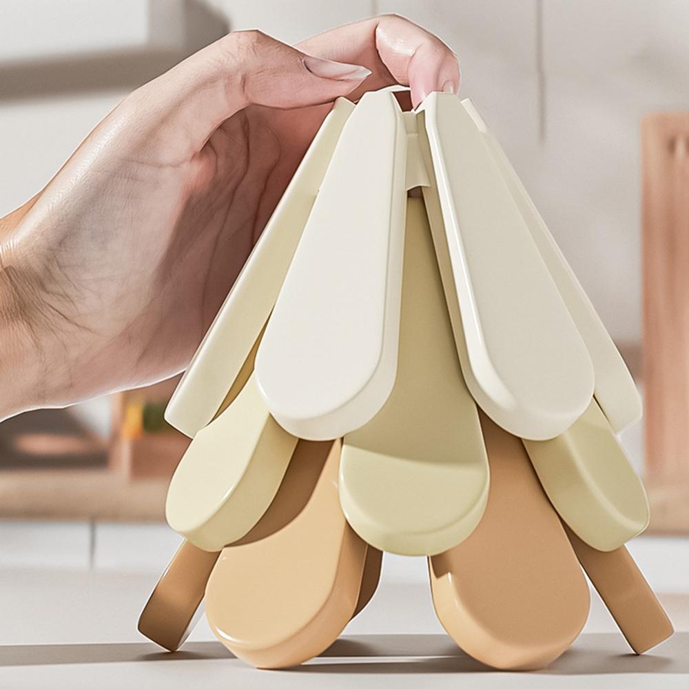 4PCS Silicone Insulation Mat Christmas Tree Heat Resistant Coaster Creative Kitchen Desktop Mat Folding Coaster Anti scalding