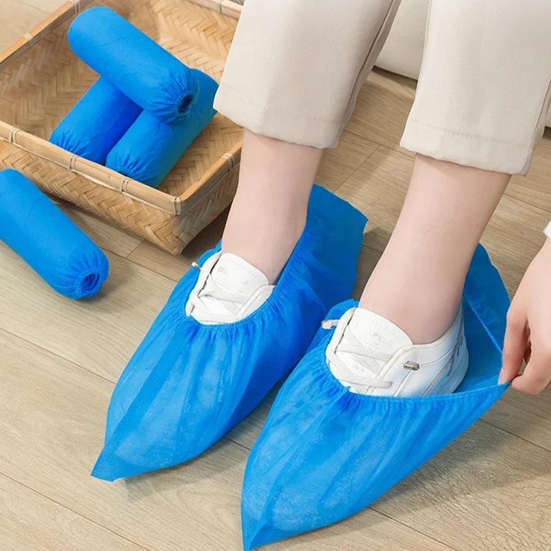 100PCS Disposable Plastic Fabric Shoe Covers Portable Non-slip Rain Mud-proof Shoe Covers Wear Waterproof Boot Covers Overshoes