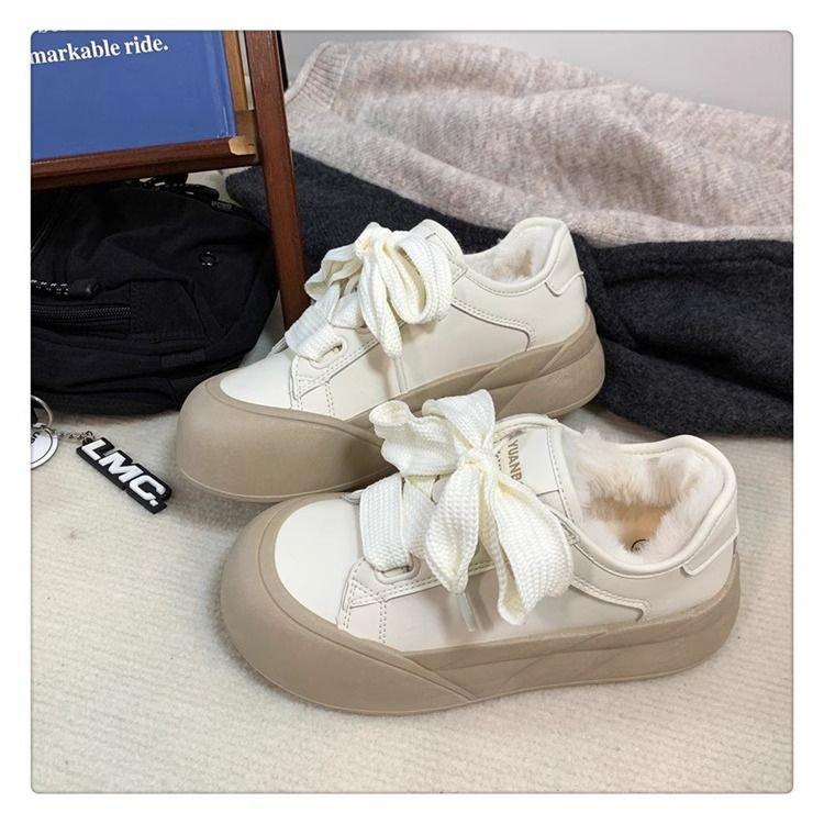 Milk fufu thick-soled big-headed bread shoes 2025 winter velvet little white shoes women's Hong Kong style street shot leather surface warm cotton 